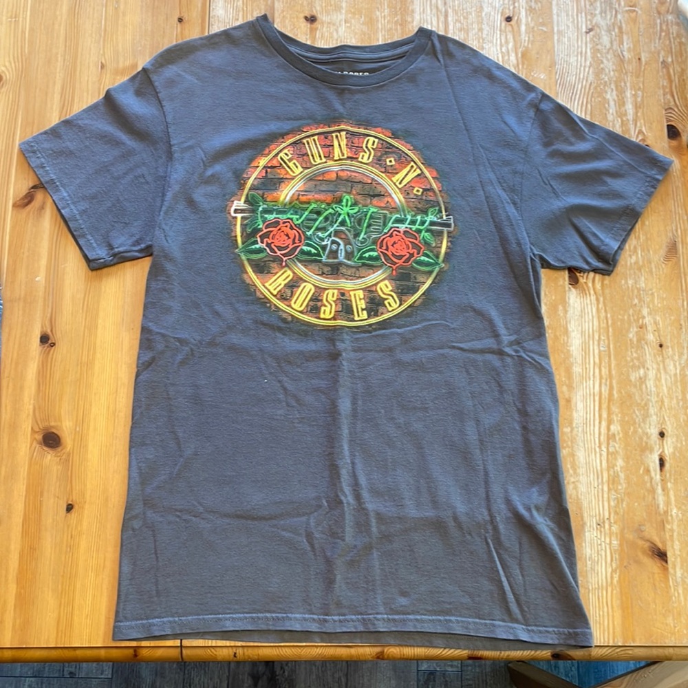Spencer’s Grey Guns and Roses Tee Size M